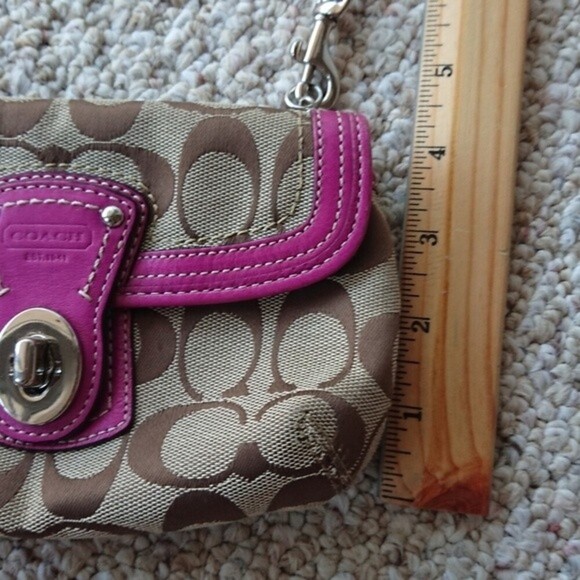 Coach pink wristlet wallet big C logo Signature Collection - Picture 7 of 9